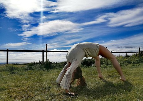 hairy teen pussy onlyfans naked image