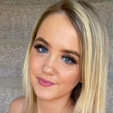 Ellen Peters model top pic