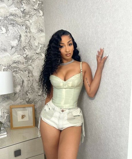 Shenseea free pornstar photos