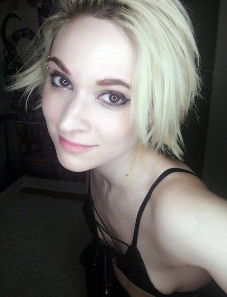 Mars Mayhem model pretty image