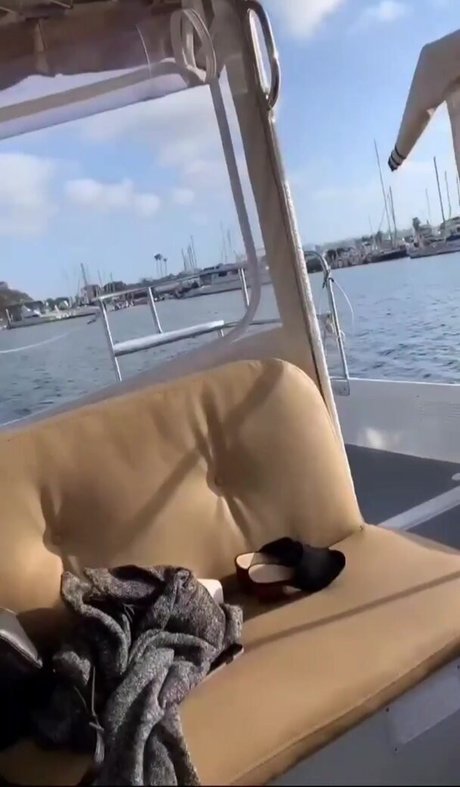 itssbriibitchh model nude gallery