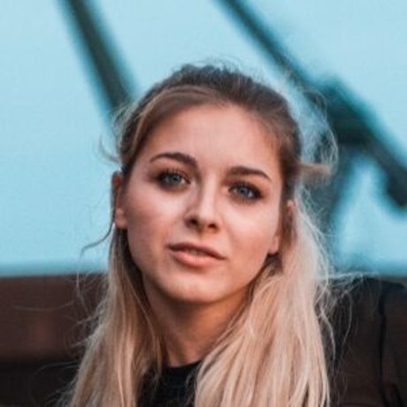 KayFit beautiful model pic