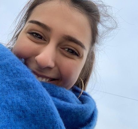 Gulia top star photo