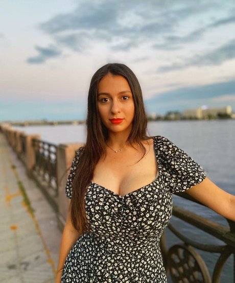 Gulia top model pictures