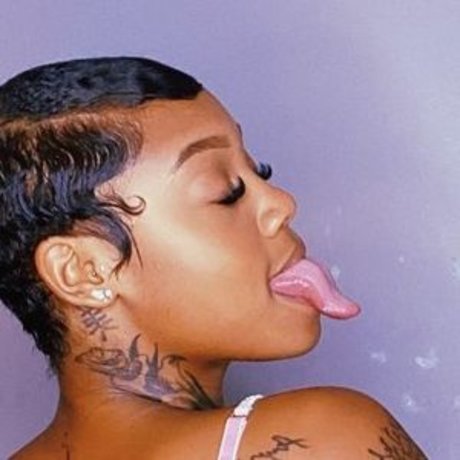 Tay1our model hot galleries