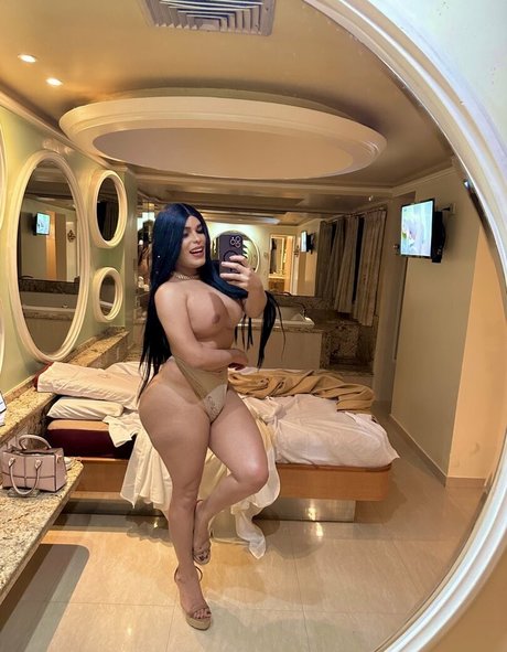 Coralba Tucson model hot photos