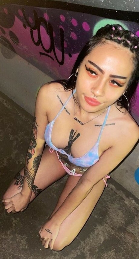 Babyhobo erotic actress pic