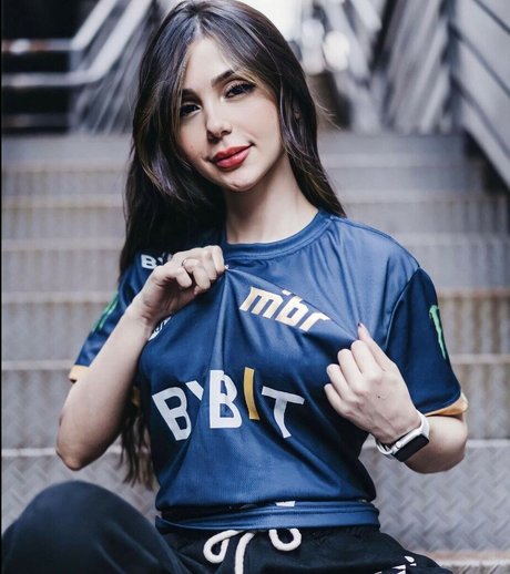 Laryssa Bitencourt model pretty picture