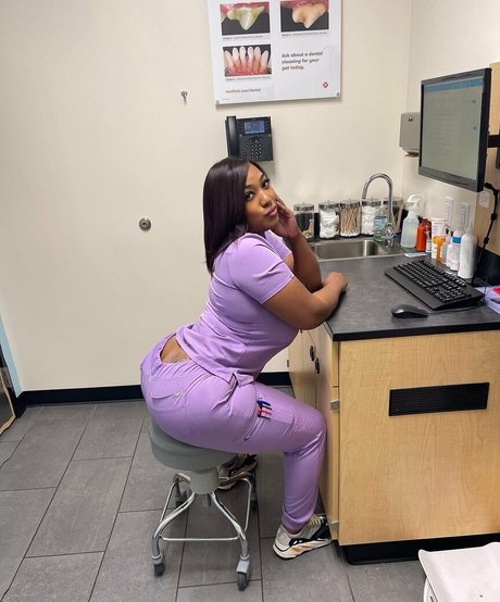 ActingLightskin nude pornstar img