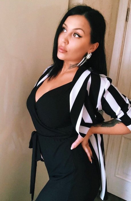 mom onlyfans beautiful nude photo