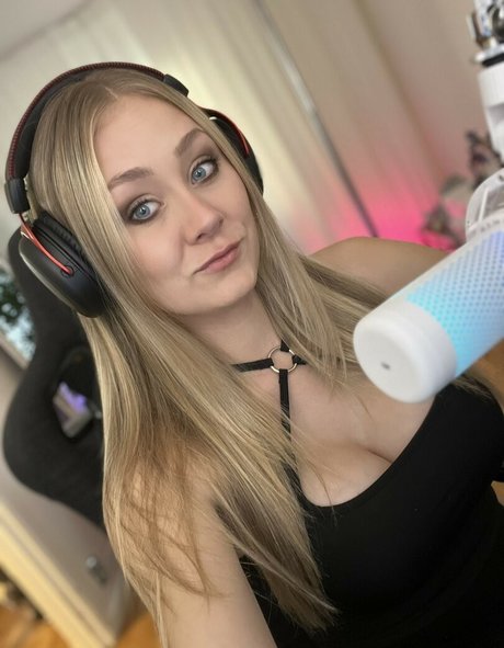 Kandyland naked actress pictures