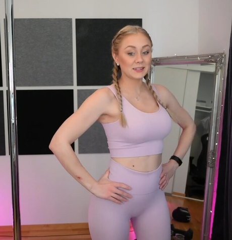 Kandyland adult model picture