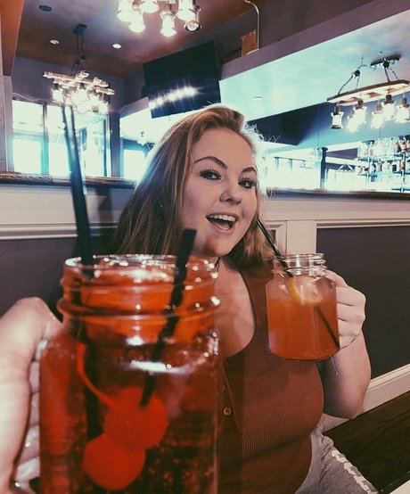 Amberly pretty model pictures