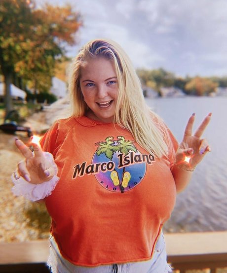 Amberly pretty actress photos