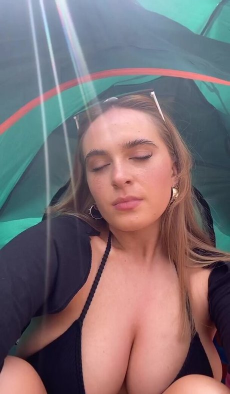 Laura Svensson model adult image