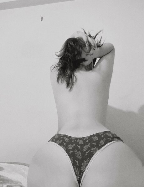 Satansita model perfect image