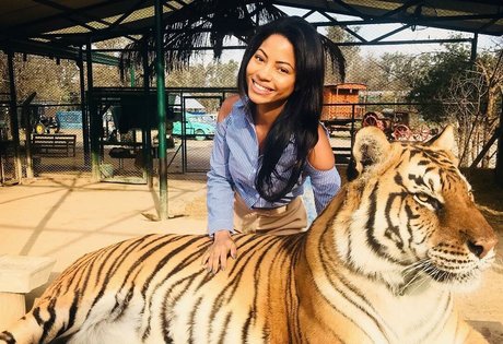 Camille Hyde exclusive actress pictures