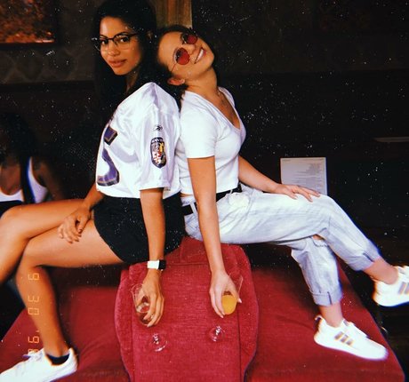 Camille Hyde hot model picture