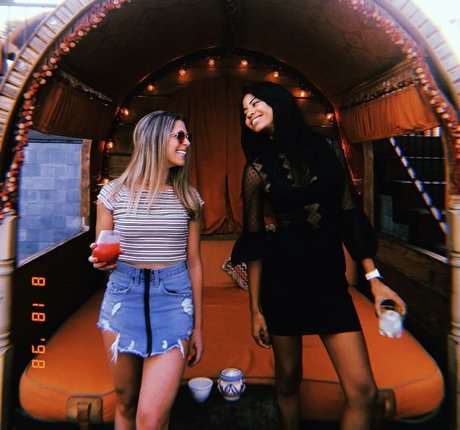 Camille Hyde adult model img