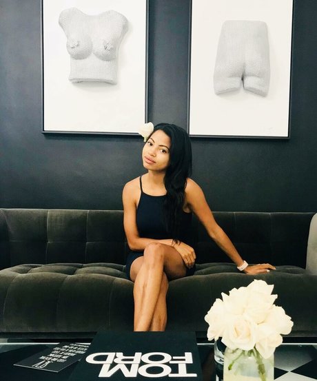 Camille Hyde model sexy img