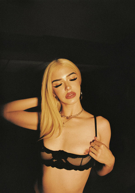 Dieyoucuck nude star images