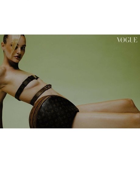 Caroline Trentini perfect actress photos