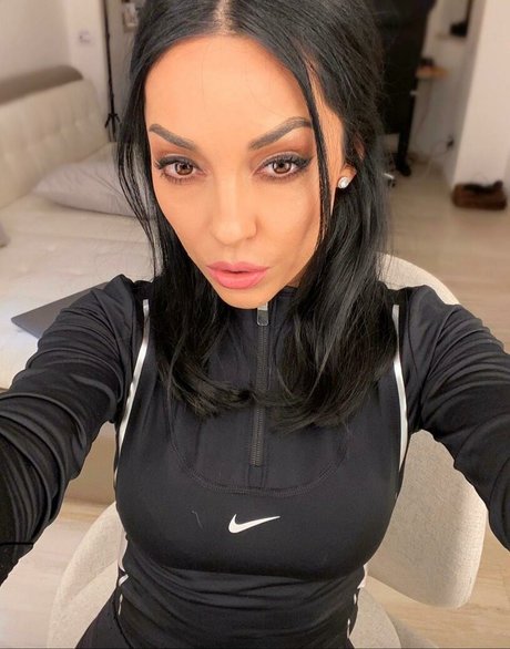 Bustyan pornstar hd image