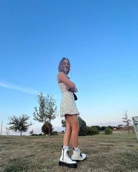 Peyton Coffee star pretty pics