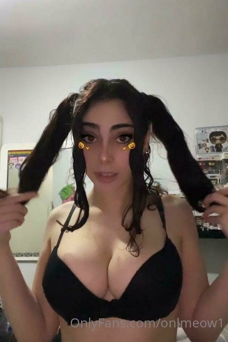 onlmeow1 model erotic picture