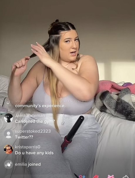 Maisy Robertson beautiful actress gallery