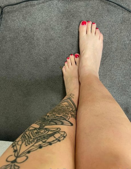 Amanda Micallef nude model photo