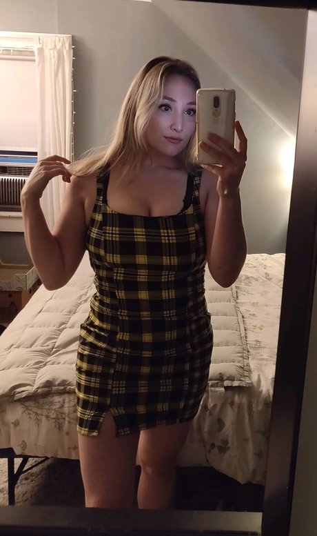 Julia tv pornstar naked photo