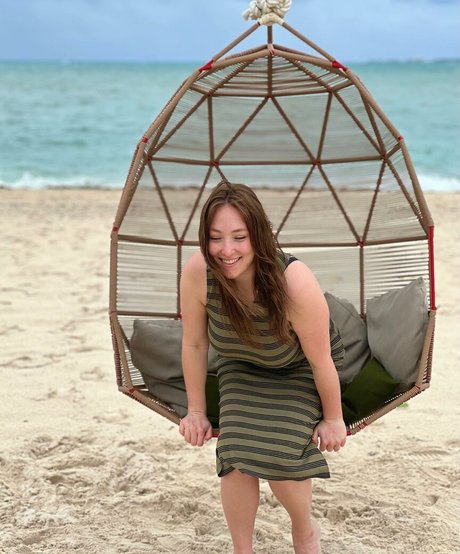 Julia tv model pictures