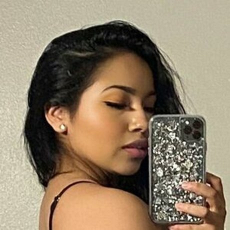 PeachyChrissyy sexy pornstar pic