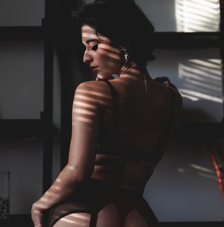 Vain Virgo star free images