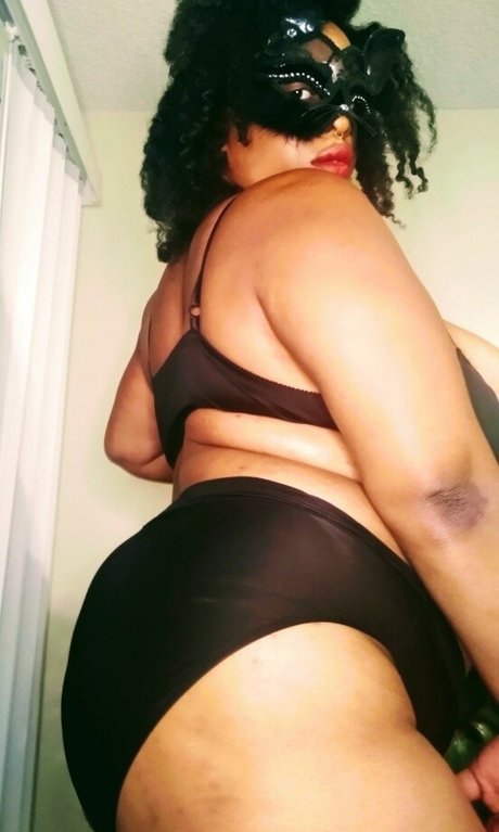 randiraige nude model photo