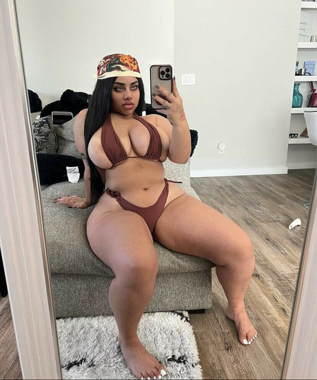 Soymamiyv model adult pics