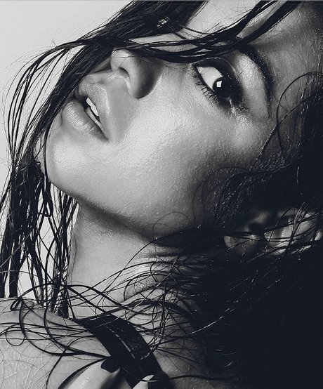 Summer Bishil hot star pics