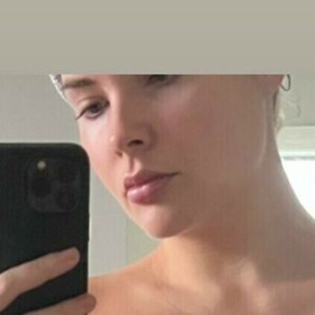 Sarah Harris star top pics