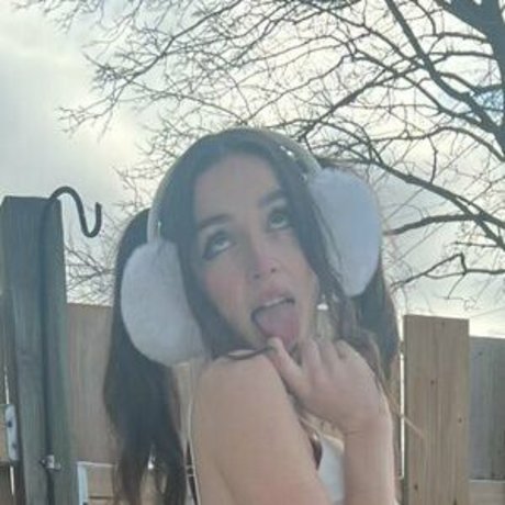 avahillxox model pretty picture