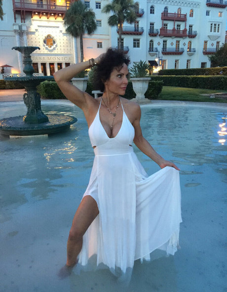 atomicmilf3 erotic actress images