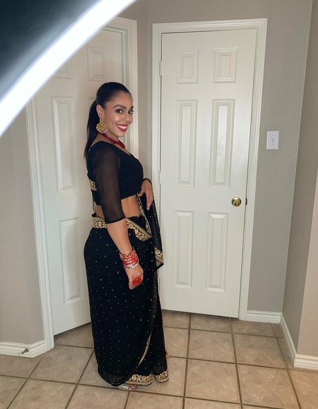 indian milf onlyfans beautiful naked images