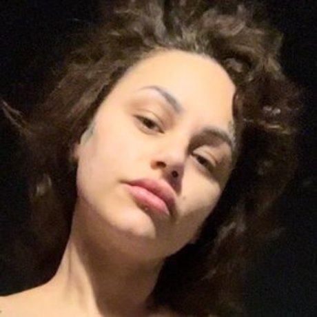 Loz Brooker model nudes photo