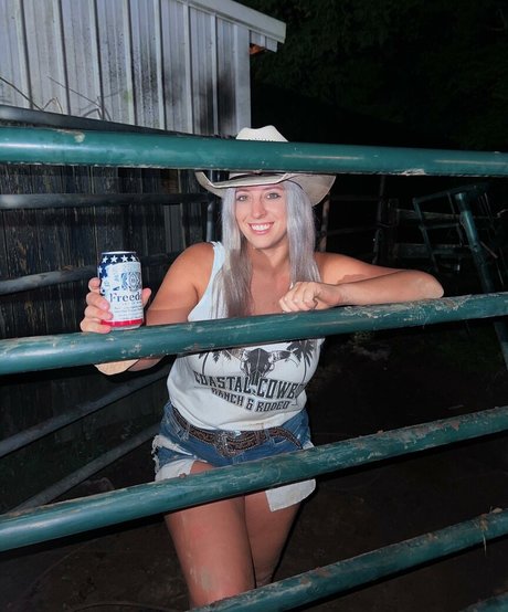 milf handjob onlyfans porn pictures