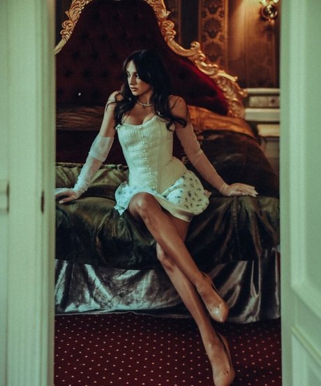 Olivia Linz model xxx gallery