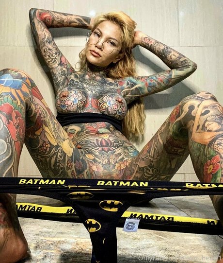 Sour heart1 model top img