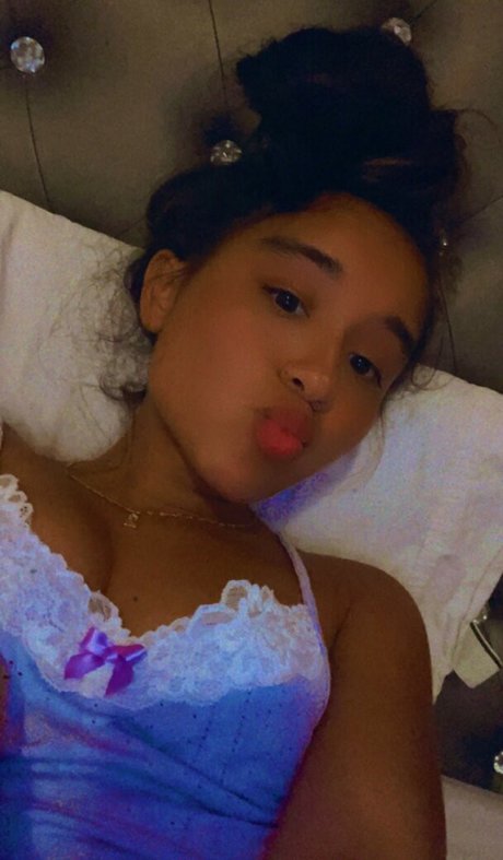 Alahna Ly free pornstar images