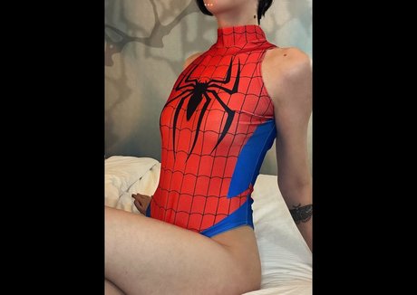 Twelveshade beautiful model image