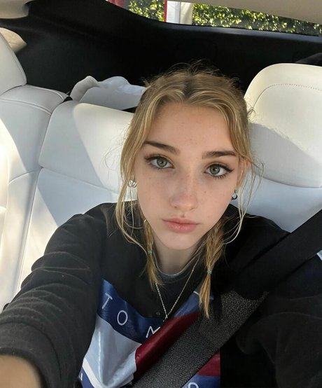 Phoebe Owns U high quality actress photo