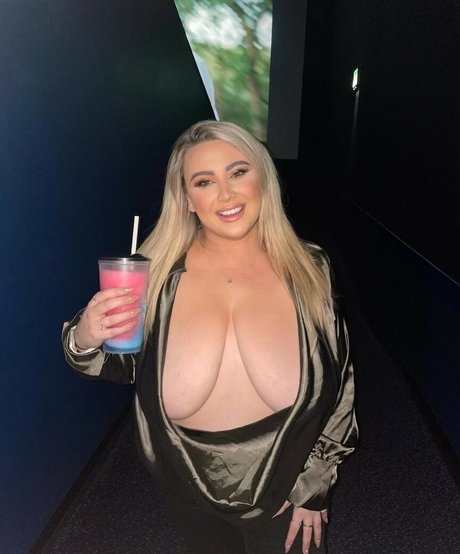 This is laura model art galleries